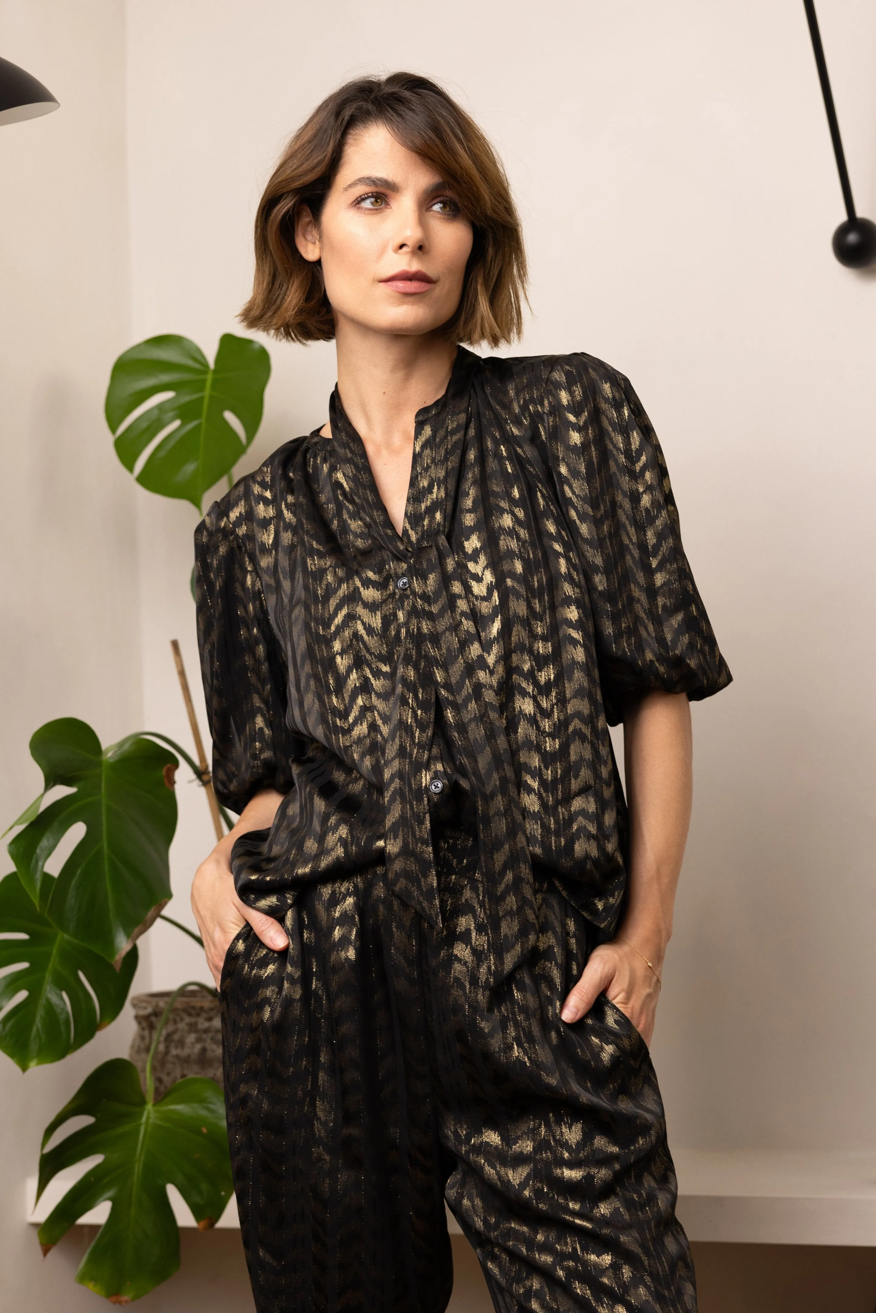 Poppy Gold Print Puff Sleeve Blouse (Black/Gold)
